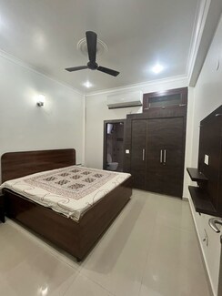 2 BHK + Extra Room Builder Floor For Rent in Sector 43