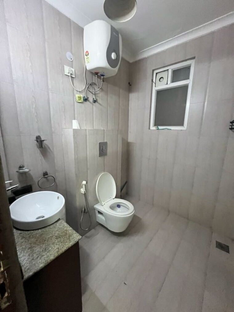 Bathroom, sector 43 2 Bedroom 1245 Sq.Ft. Builder Floor In Sector 43 Gurgaon 9954492