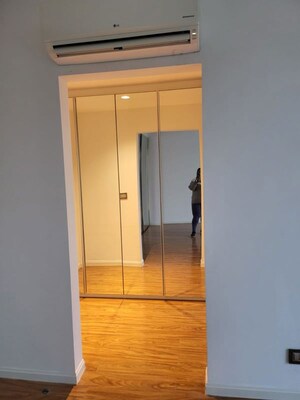 Room in 3 BHK Builder Floor at Sushant Lok I – for Rent