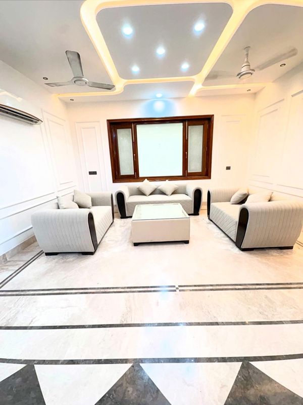 3 BHK + Servant Room Builder Floor For Rent in Sushant Lok I