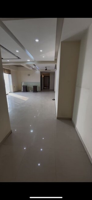 Building Lobby in 6 BHK Penthouse at Omaxe Heights, Sector 86 – for Rent