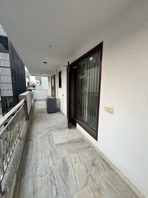 Bedroom in 2 BHK Builder Floor at Sector 52 – for Rent