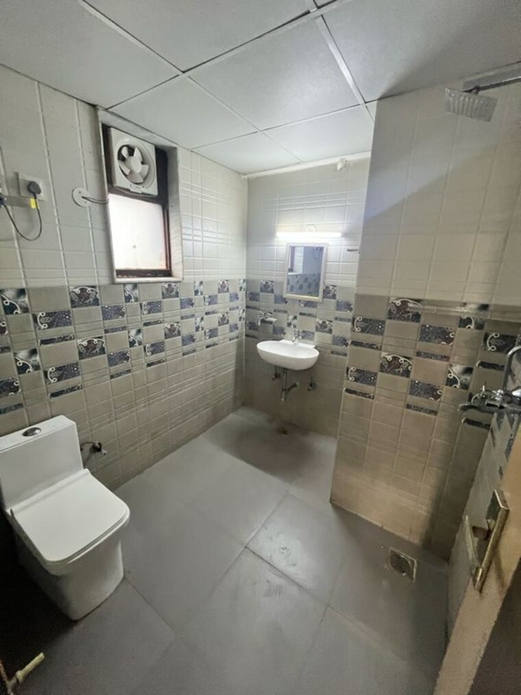 Team Area, sector 52 2 Bedroom 1745 Sq.Ft. Builder Floor In Sector 52 Gurgaon 9946552