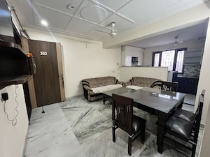 Team Area in 2 BHK Builder Floor at Sector 52 – for Rent