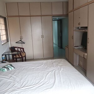 Bedroom in 3 BHK Apartment at Girgaum Chowpatty – for Rent