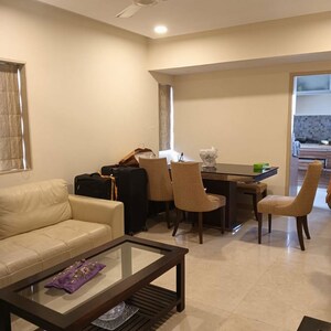 Team Area in 3 BHK Apartment at Girgaum Chowpatty – for Rent