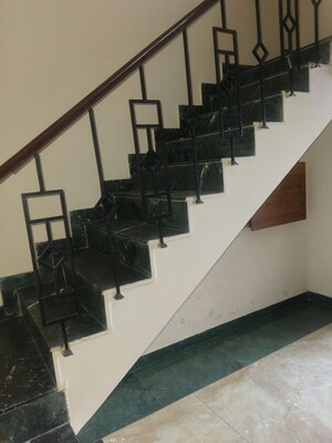 Staircase in 4 BHK Villa at Dlf Phase ii – for Rent