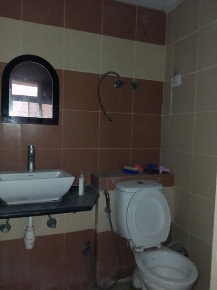 Bathroom, mahagun-mywoods-iii 2.5 Bedroom 1190 Sq.Ft. Apartment In Sector 16c Greater Noida Greater Noida 10133651
