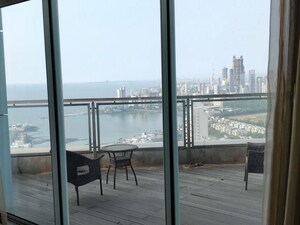 Room in 2 BHK Apartment at Imperia Apartment, Tardeo – for Rent