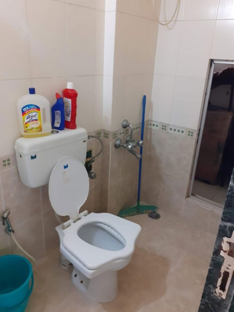 Bathroom, k-raheja-vihar 2 Bedroom 900 Sq.Ft. Apartment In Powai Mumbai 10133793