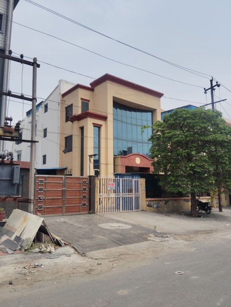 Exterior View, sector 27 Commercial Office Space 250 Sq.Ft. In Sector 27 Noida 10133780