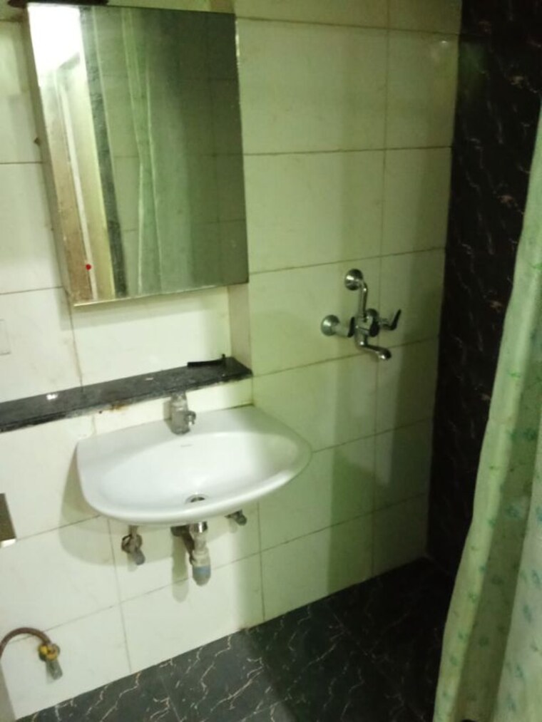 Bathroom, bptp-park-elite-premium 3 Bedroom 945 Sq.Ft. Apartment In Sector 84 Faridabad 10133798