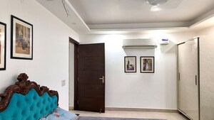 Room in 4 BHK Builder Floor at Unitech South City II, Sector 50 – for Rent