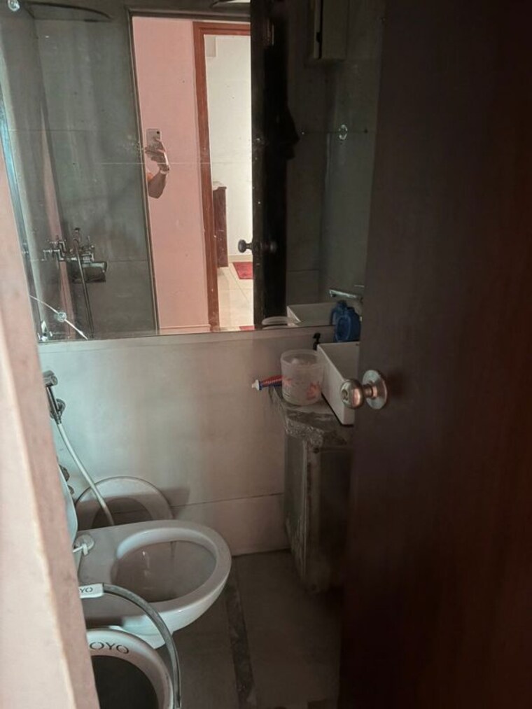 Bathroom, bhanu-apartment 2.5 Bedroom 935 Sq.Ft. Apartment In Juhu Mumbai 10133847
