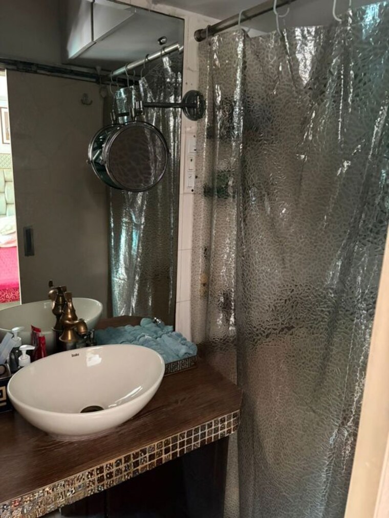 Bathroom, bhanu-apartment 2.5 Bedroom 935 Sq.Ft. Apartment In Juhu Mumbai 10133847