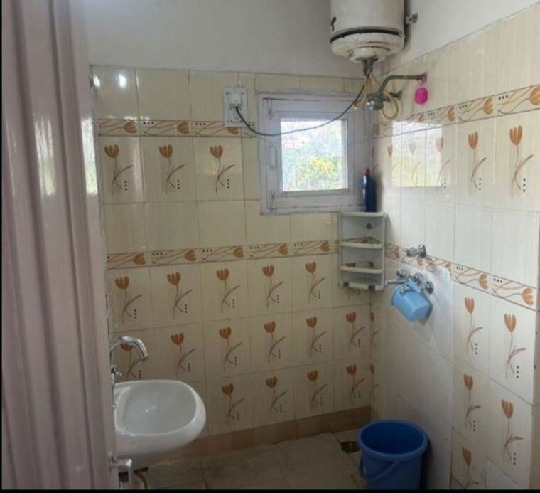 Bathroom, sector 38 2 Bedroom 800 Sq.Ft. Builder Floor In Sector 38 Chandigarh 10133858
