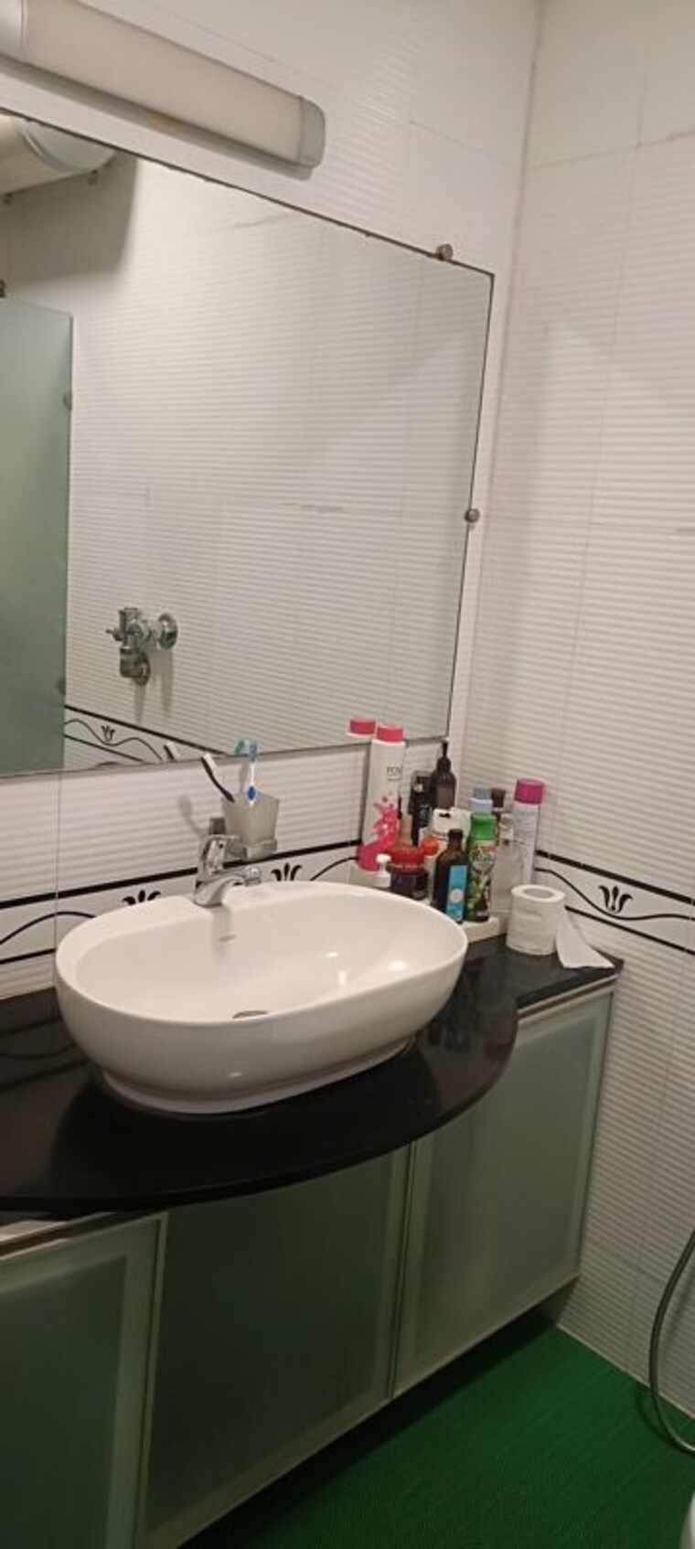 Bathroom, lake-pleasant 3 Bedroom 1500 Sq.Ft. Apartment In Powai Mumbai 10133903