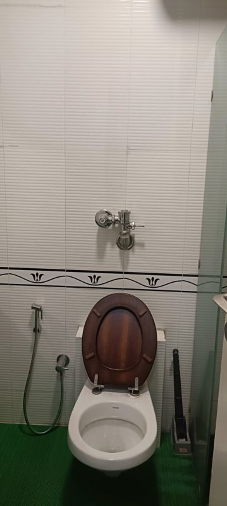 Bathroom, lake-pleasant 3 Bedroom 1500 Sq.Ft. Apartment In Powai Mumbai 10133903