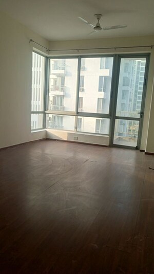 Room in 2 BHK Apartment at Pioneer Park Phase 1, Sector 61 – for Sale