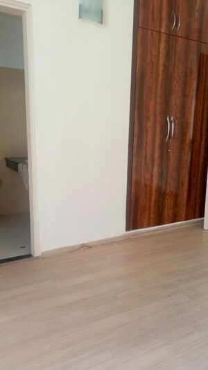 Room in 2 BHK Apartment at Pioneer Park Phase 1, Sector 61 – for Sale