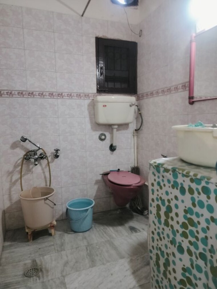 Bathroom, vasant kunj 4 Bedroom 2200 Sq.Ft. Apartment In Vasant Kunj Delhi 10133993