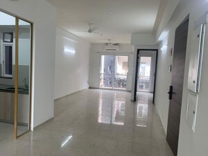 Room in 3 BHK Apartment at Smart World Orchard, Sector 61 – for Rent