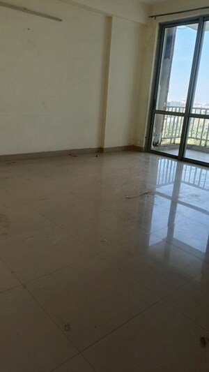Room in 3 BHK Apartment at Pioneer Park Phase 1, Sector 61 – for Sale