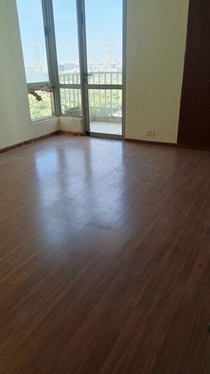 Room in 3 BHK Apartment at Pioneer Park Phase 1, Sector 61 – for Sale