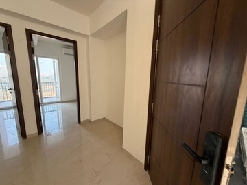 Room in 2 BHK Apartment at Smart World Orchard, Sector 61 – for Rent