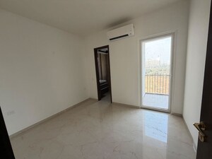 Room in 2 BHK Apartment at Smart World Orchard, Sector 61 – for Rent