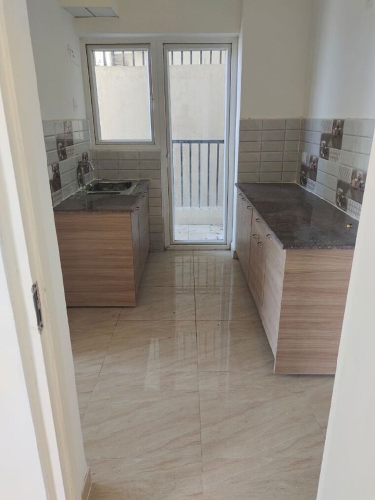 Balcony, gaur-yamuna-city 2 Bedroom 1000 Sq.Ft. Apartment In Gaur Yamuna City Greater Noida 10134278