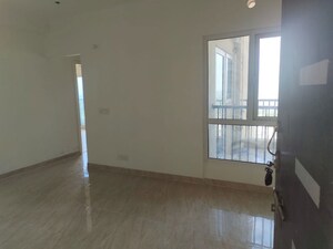 Room in 2 BHK Apartment at Gaur Yamuna City, Gaur Yamuna City – for Rent