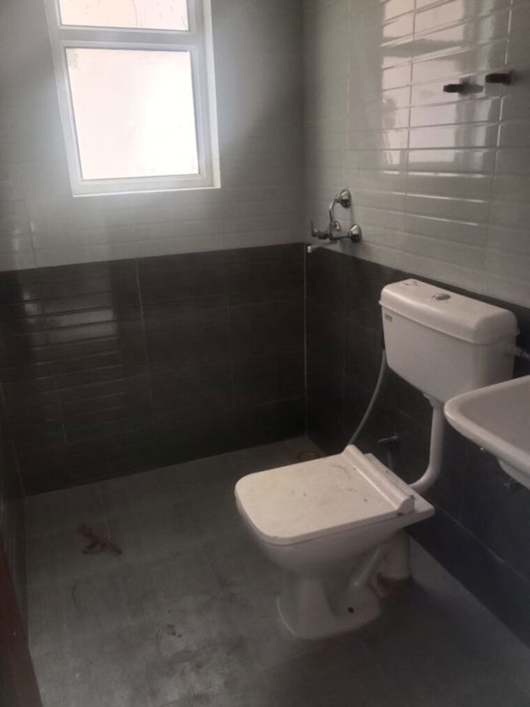 Bathroom, sultanpur 2 Bedroom 810 Sq.Ft. Builder Floor In Sultanpur Delhi 10134226