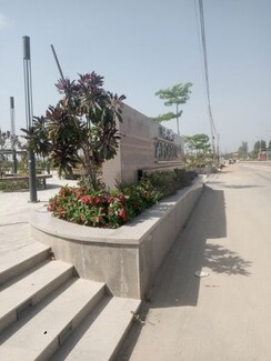 Land For Sale in Paras Arcade 114