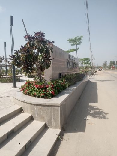 Land For Sale in Paras Arcade 114