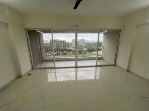Room in 2 BHK Apartment at Mantra Insignia, Mundhwa – for Rent