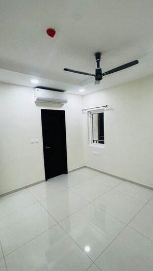 Room in 3 BHK Apartment at Rajapushpa Provincia, Narsingi – for Rent