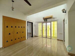 Room in 4 BHK Villa at Thoraipakkam – for Sale