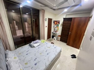 Bedroom in 2 BHK Apartment at Matunga East – for Rent