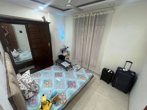 Bedroom in 2 BHK Apartment at Matunga East – for Rent