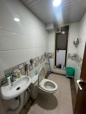 Master Bedroom in 2 BHK Apartment at Matunga East – for Rent