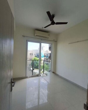 Room in 3 BHK Apartment at BPTP Astaire Gardens, Sector 70a – for Rent