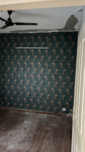 Room in 3 BHK Apartment at BPTP The Resort, Sector 75 – for Sale