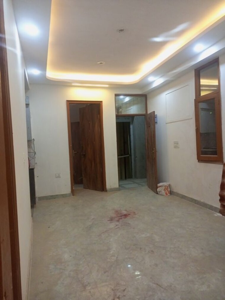 Room, sector 73 2 Bedroom 1100 Sq.Ft. Builder Floor In Sector 73 Noida 10131846