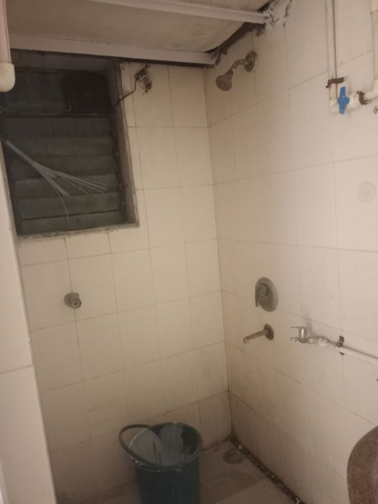 Bathroom, royal-palms-garden-view 1 Bedroom 545 Sq.Ft. Apartment In Goregaon East Mumbai 10134557