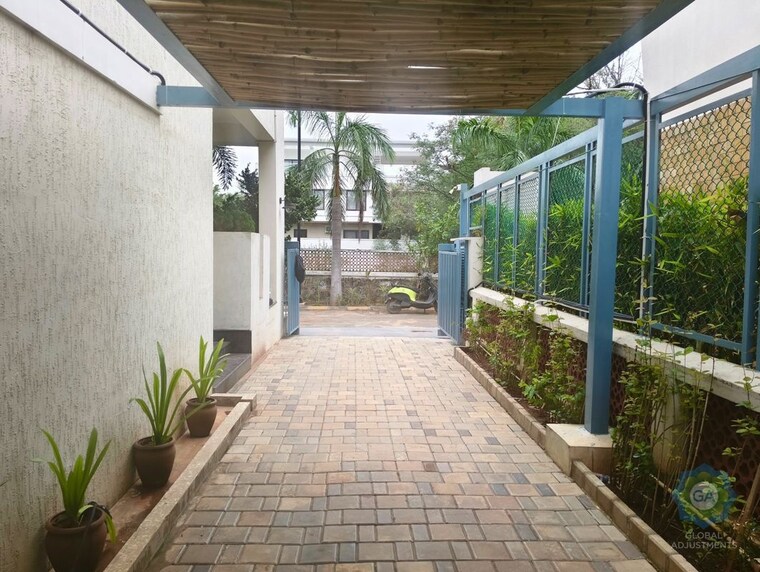 Balcony, neelankarai 4 Bedroom 6000 Sq.Ft. Independent House In Neelankarai Chennai 10134546