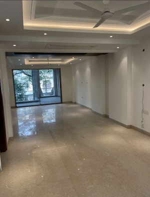 Room in 4 BHK Builder Floor at Greater Kailash ii – for Rent