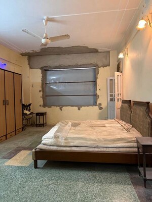 Bedroom in 3 BHK Apartment at Krishna Mahal, Churchgate – for Sale