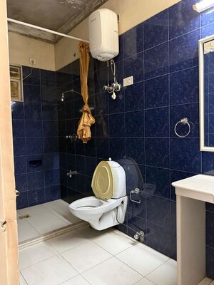 Bathroom in 3 BHK Apartment at Krishna Mahal, Churchgate – for Sale