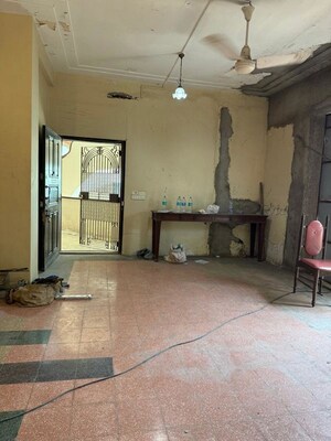 Living Room in 3 BHK Apartment at Krishna Mahal, Churchgate – for Sale